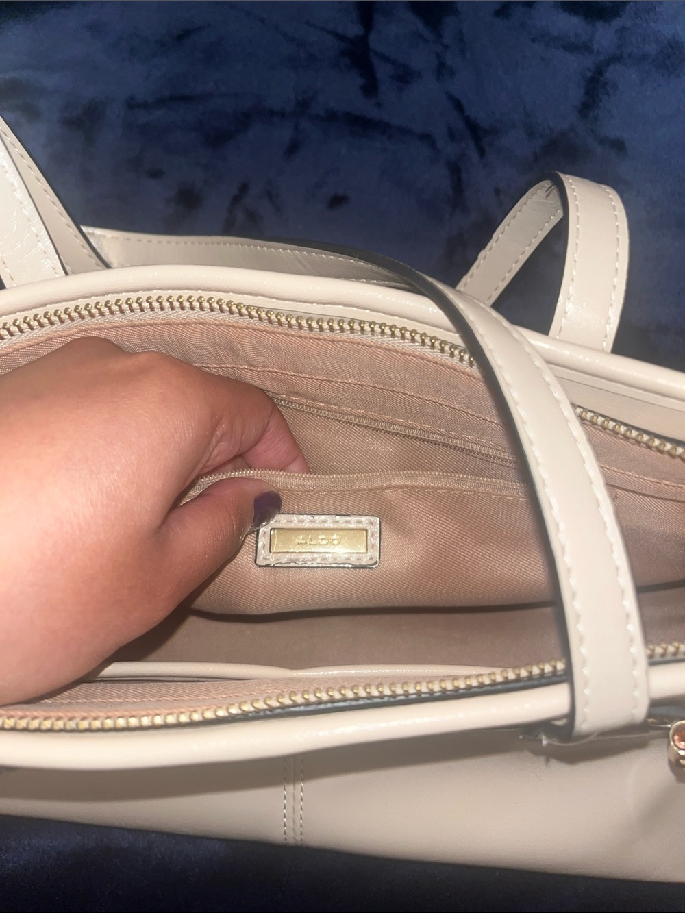 Classic Cream Shoulder Bag with Gold Accents - Aldo (Great Condition) - Picture 2 of 3